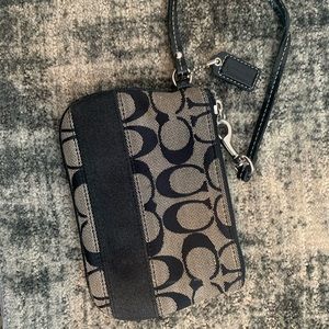 Coach wristlet black